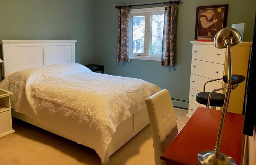 Homestay-Halifax-bedroom