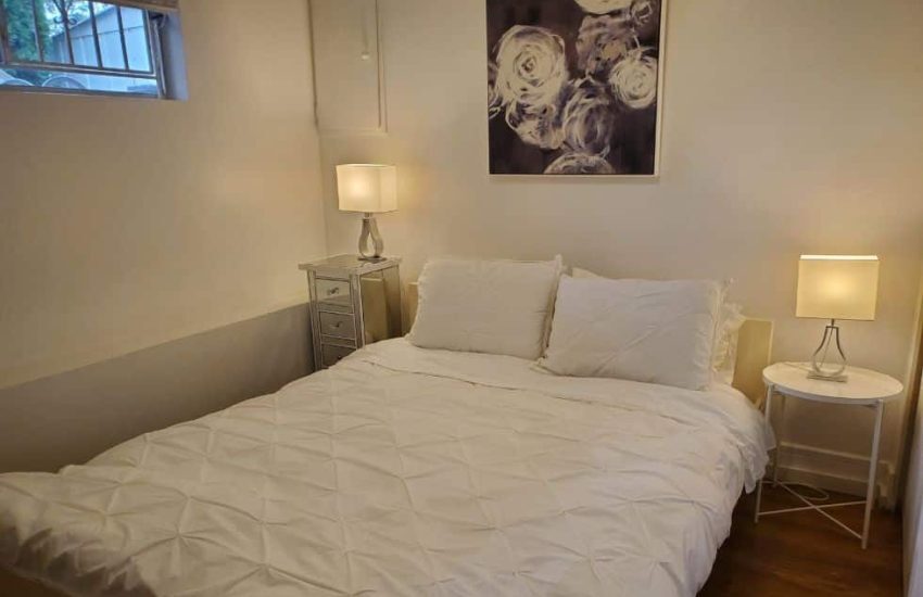 Homestay-Vancouver-bedroom-850x550-c-default