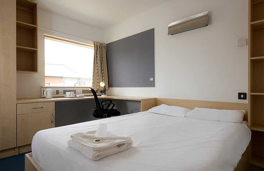 Img-RoyalHolloway-15