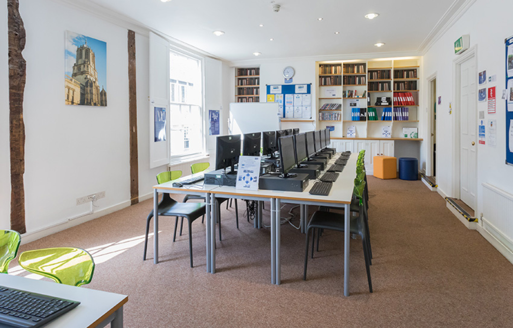 Oxford classroom with computers 