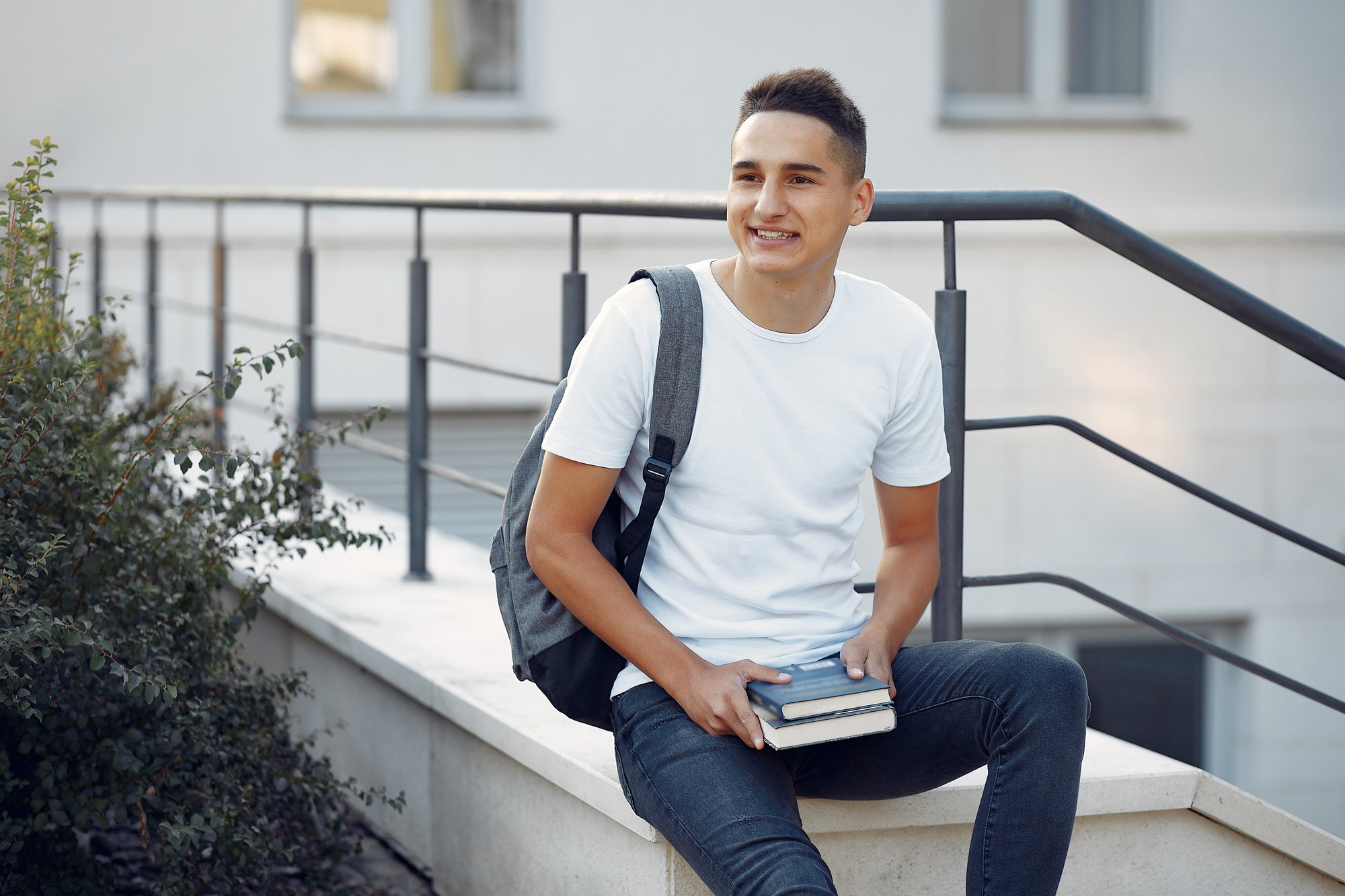 student-university-campus-with-books